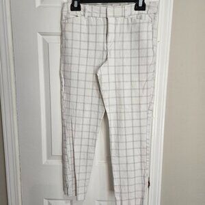 Old Navy_High Rise Pixie Skinny with Secret-Smooth Pockets_Size 6